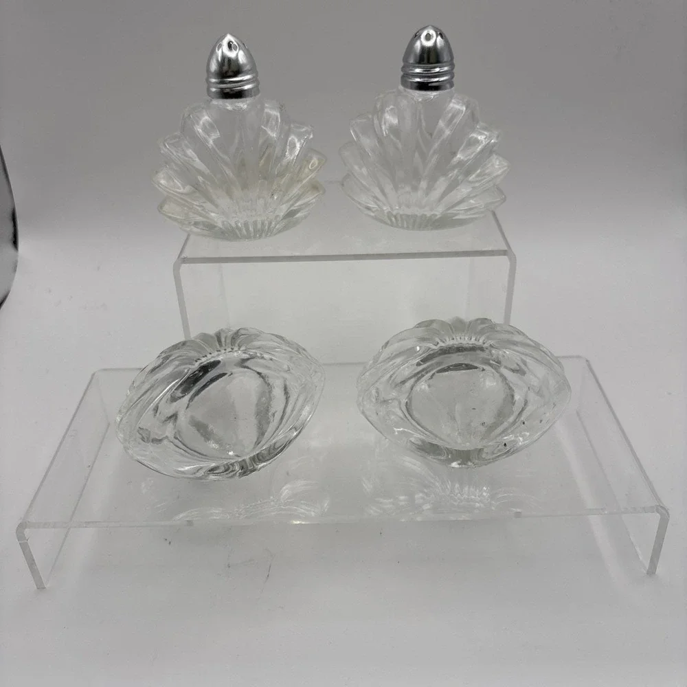 Vtg~Art Deco~Fan Shaped~Clear Glass Set of Salt and Pepper Shakers~Set of 2
